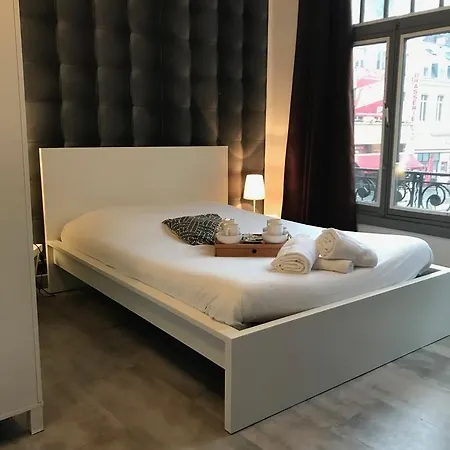 Apartment Cocoonin' *